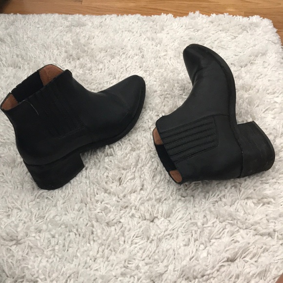 Madewell black Chelsea boots good for fall - Picture 5 of 10